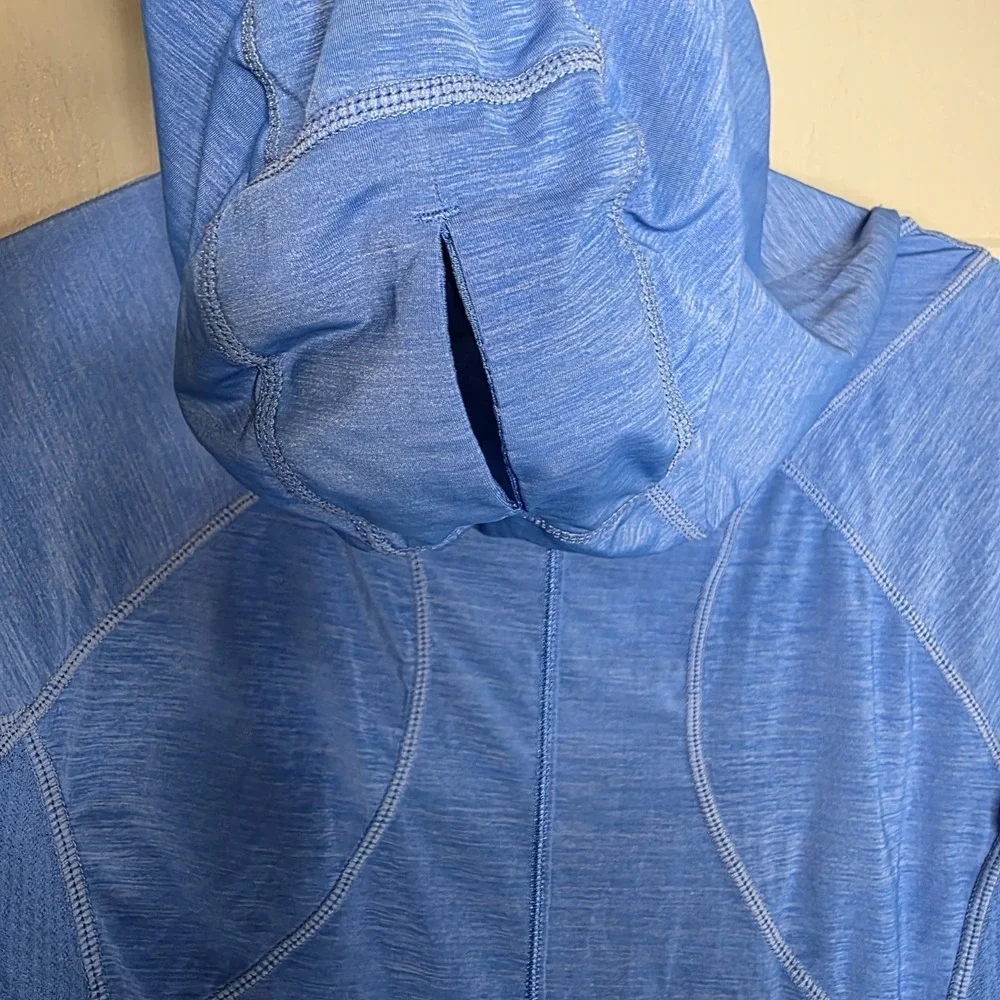 Lululemon Run In The Sun Porcelaine Blue Hooded‎ Pullover Womens Size 12 Running
